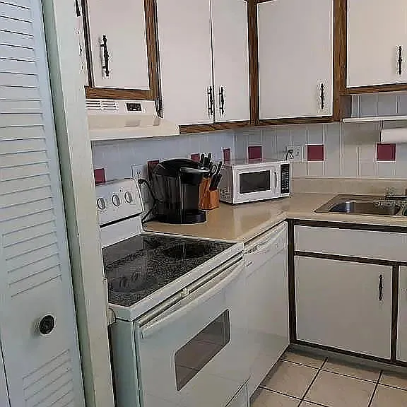 7701 Starkey Rd #710 — Photo 6