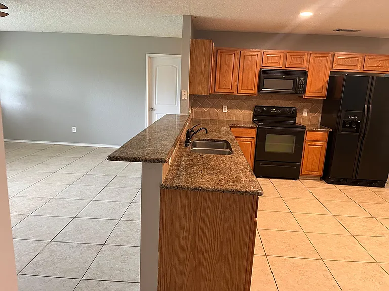 4405 Carriage Lane Cir — Photo 6