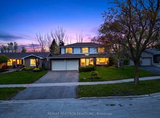 18 Debra Cres, Barrie, ON L4N 3T1