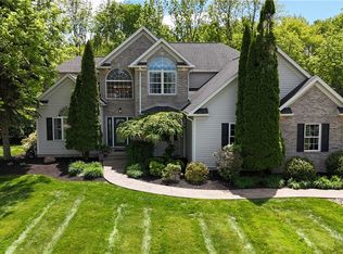 3130 Hollybrook Ln, Mogadore, OH 44260