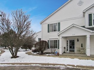 715 Fieldcrest Dr UNIT B, South Elgin, IL 60177