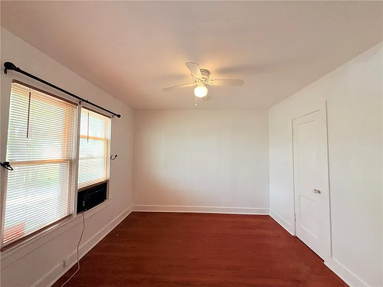 507 E Commons St — Photo 15