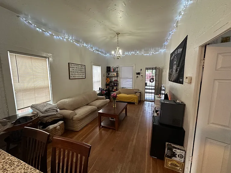 1022 Ivy St — Photo 3