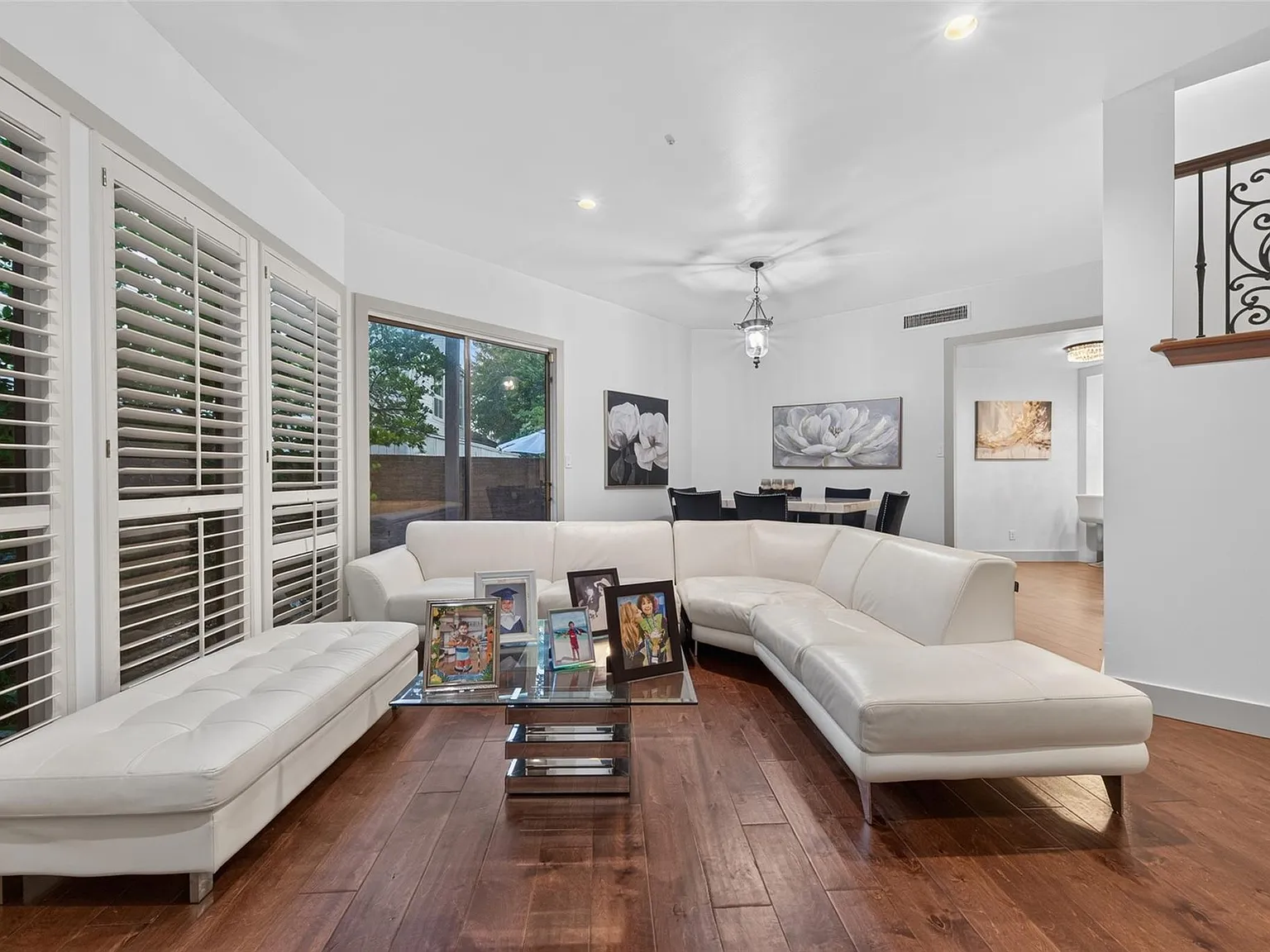 3 bed, 2.5 bath, 2299 sqft, $3,799 — Photo 4