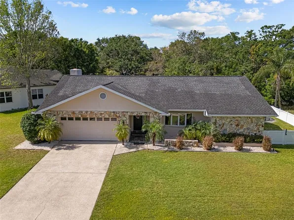 380 Palmdale Dr, Oldsmar, FL 34677