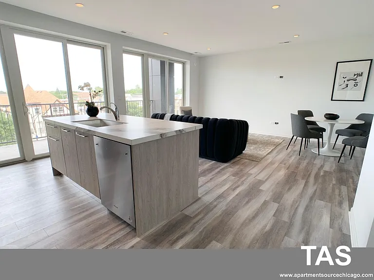 2535 W Fullerton Ave #506 — Photo 2