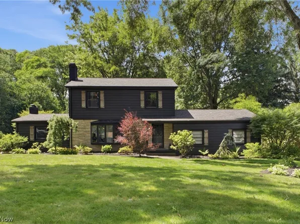 2411 Ridgeview Ln, Youngstown, OH 44514