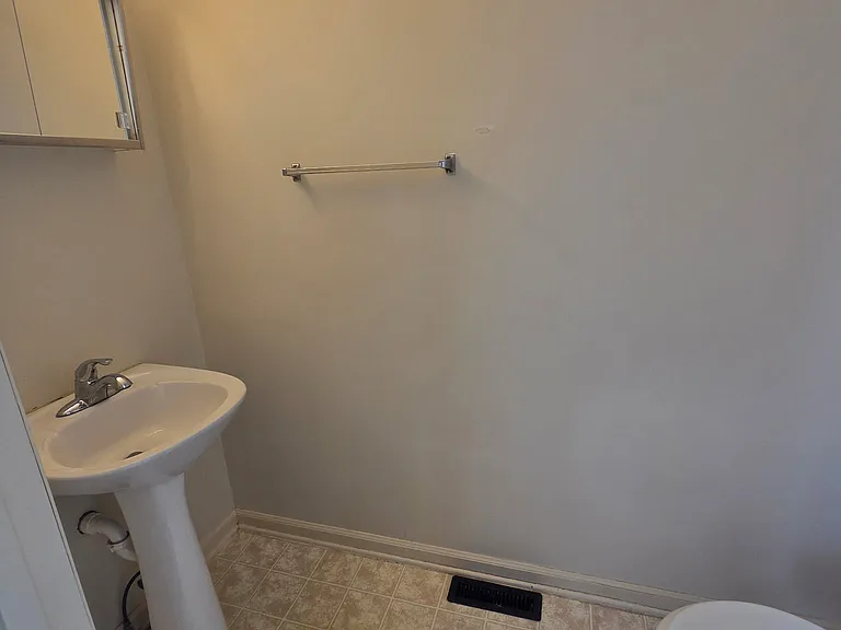 108 Robroy Ln — Photo 9