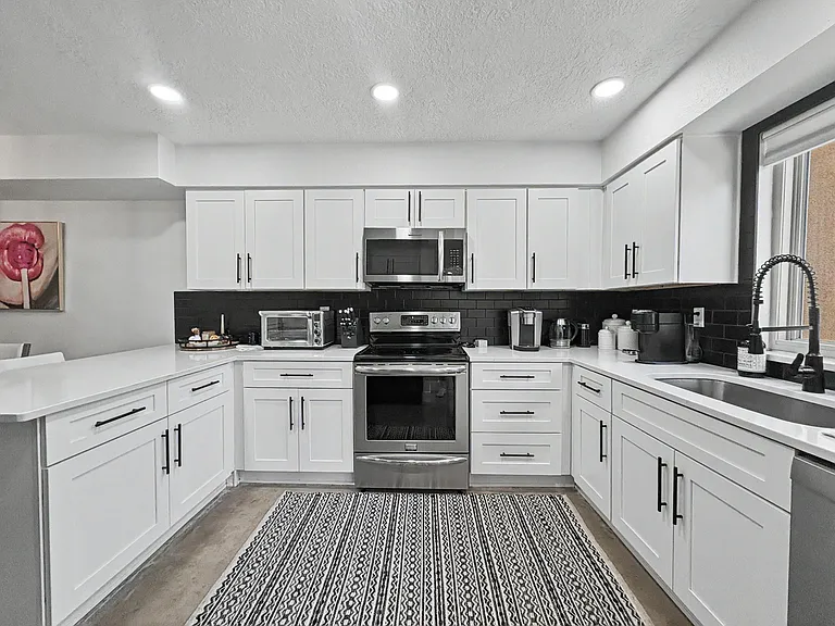 9608 Merion Cir NE — Photo 2