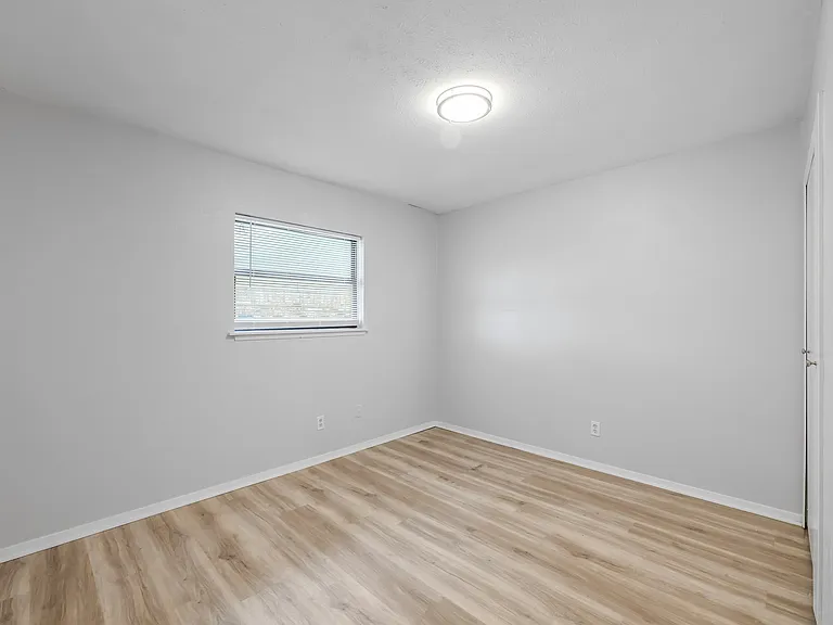 3401 Meadow Oaks Dr — Photo 13