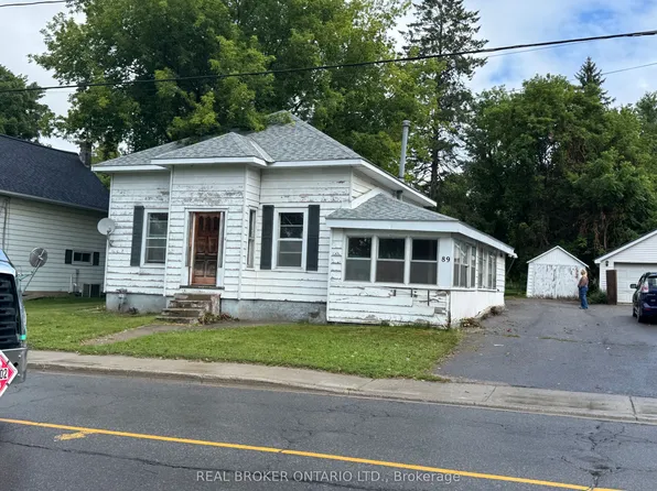 89 Queen St, Smiths Falls, ON K7A 3N5