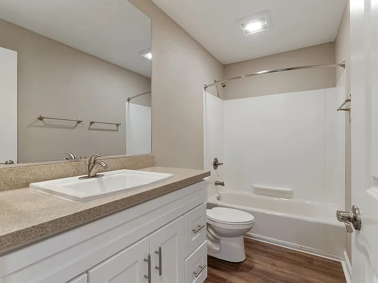 Vista Creek Apartments — Photo 53