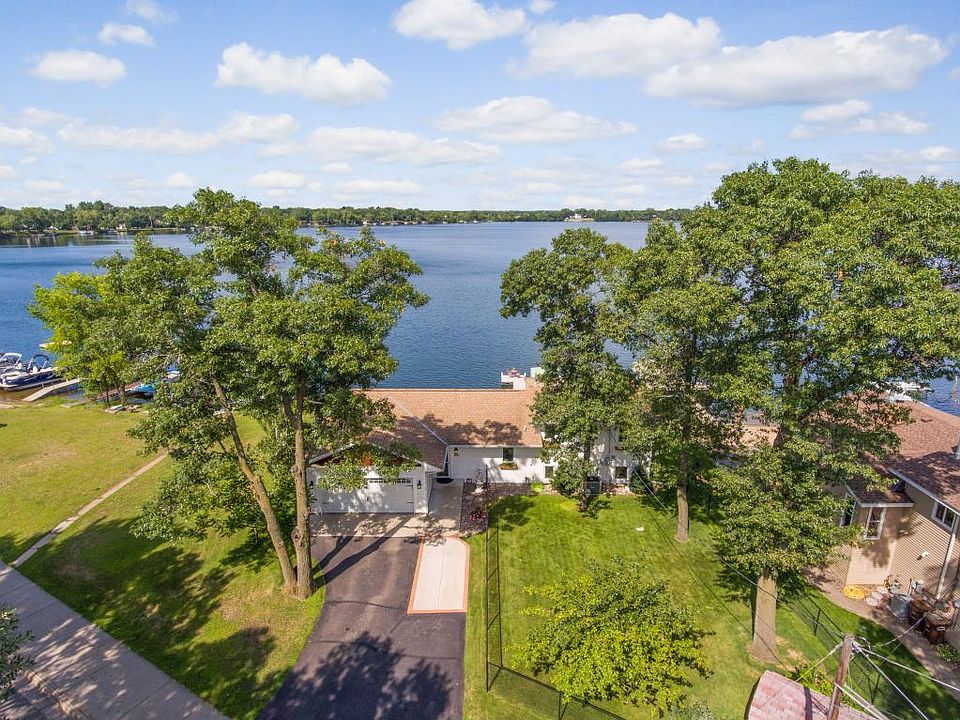 1st image of 800 Lakeshore Dr
