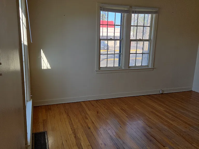 822 W Pershing Blvd — Photo 3