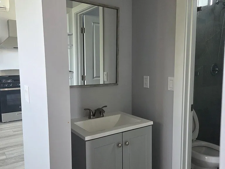 2423 Baily Ave — Photo 5