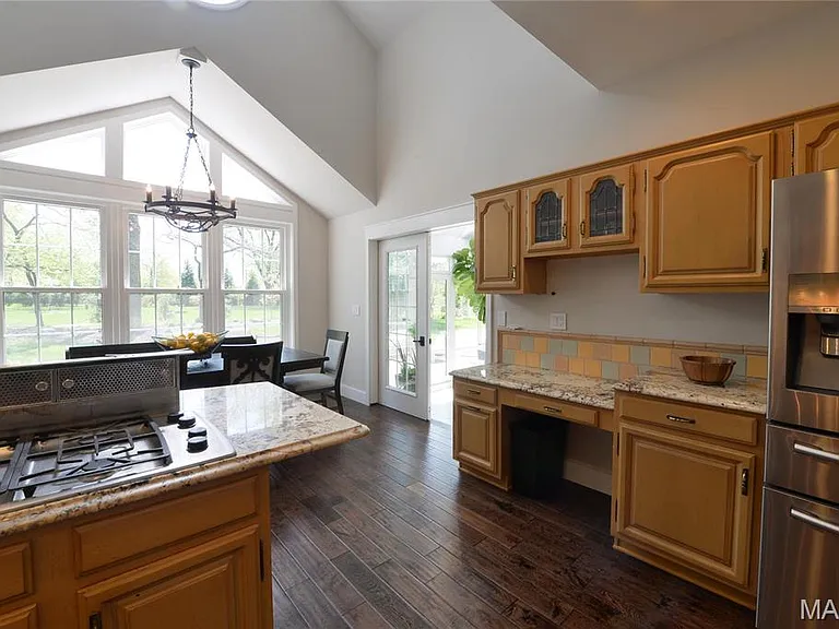 1306 S Geyer Rd — Photo 44