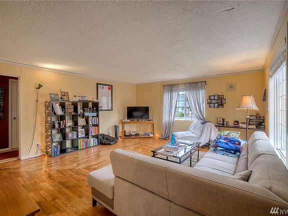 5th image of 2210 Fir St SE