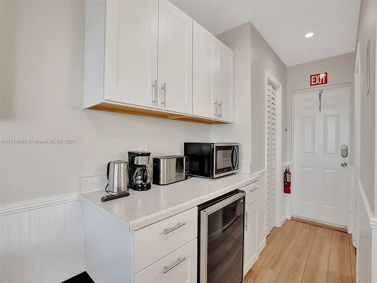900 N Surf Rd #2 — Photo 34