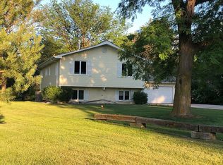 319 Pheasant Dr, Grand Island, NE 68801