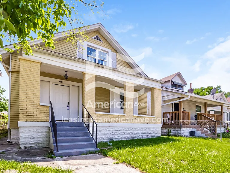 1371540_002_front_view_2.jpg
