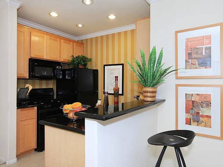 SPACIOUS KITCHEN