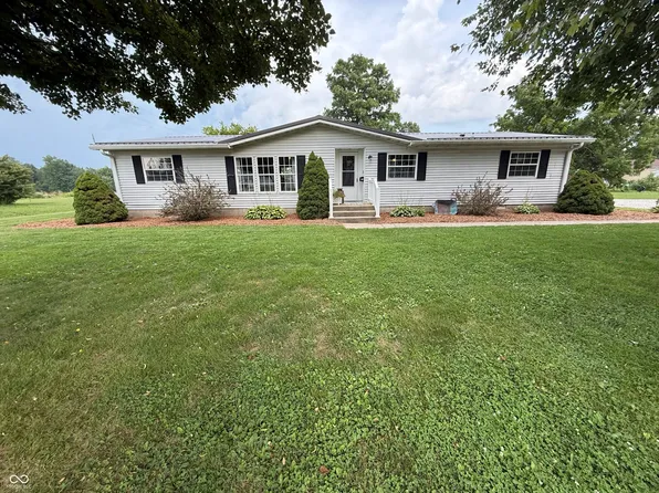 701 Cherry St, Clay City, IN 47841