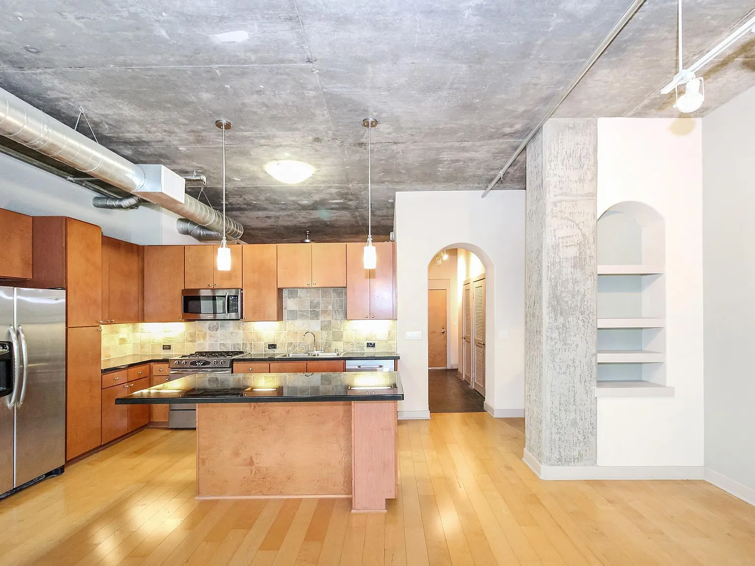 1 bed, 1051 sqft, $3,100 — Photo 4