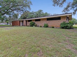 911 E Inez St, Beeville, TX 78102