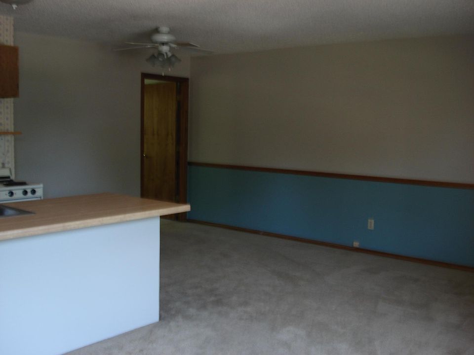 2nd image of 1388 Applewood Ln