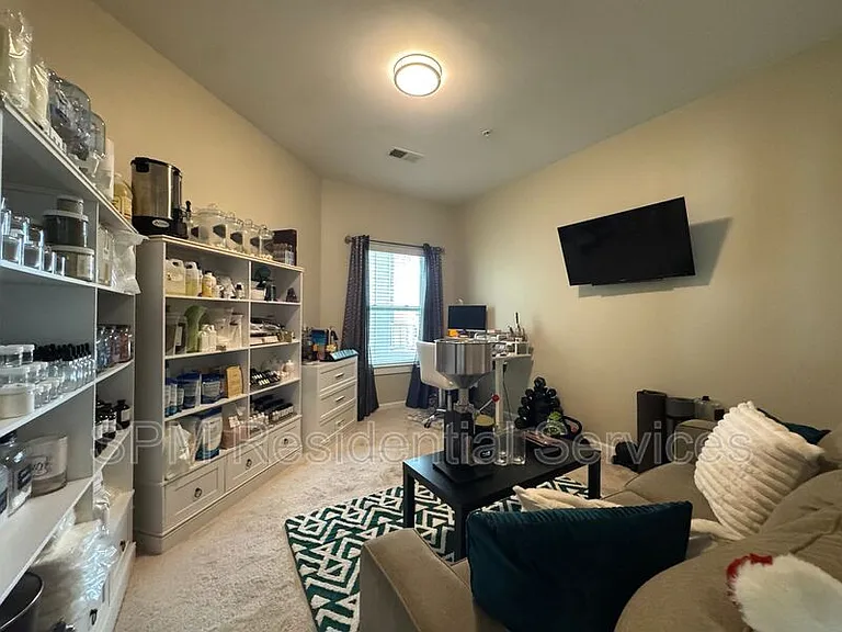 207 Fullford Ln #202 — Photo 12