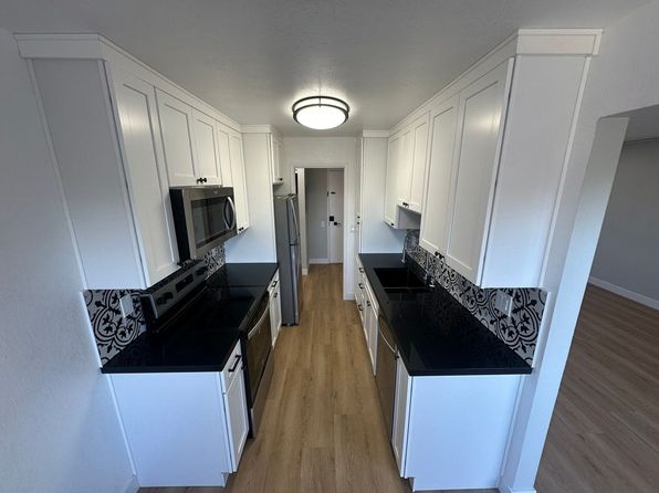 2425 Macarthur Blvd APT 32