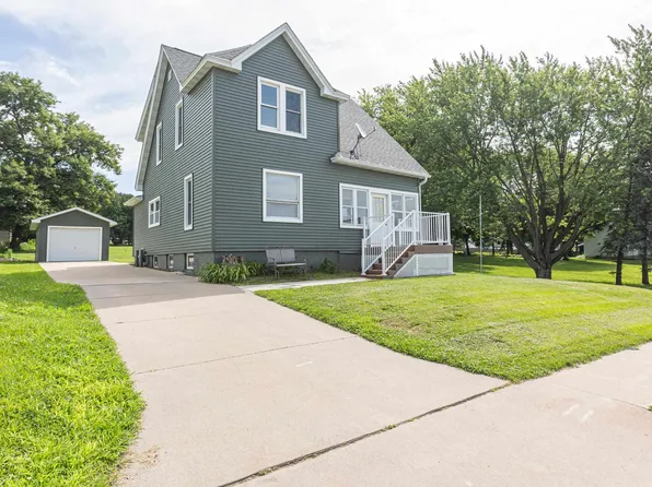 56 Alma St, Benton, WI 53803
