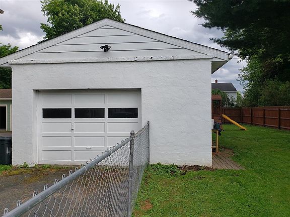 3rd image of 418 W Wendell St