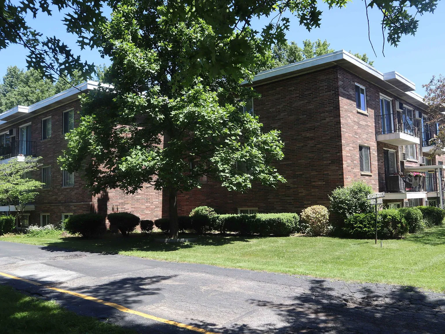 Morgan Manor — Photo 4