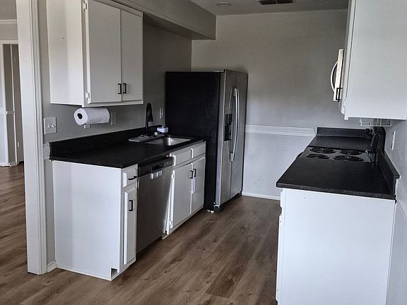 2nd image of 210 Park St W #210PARKST