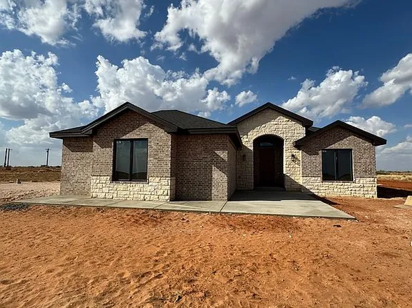 1449 Agave St, Plains, TX 79355