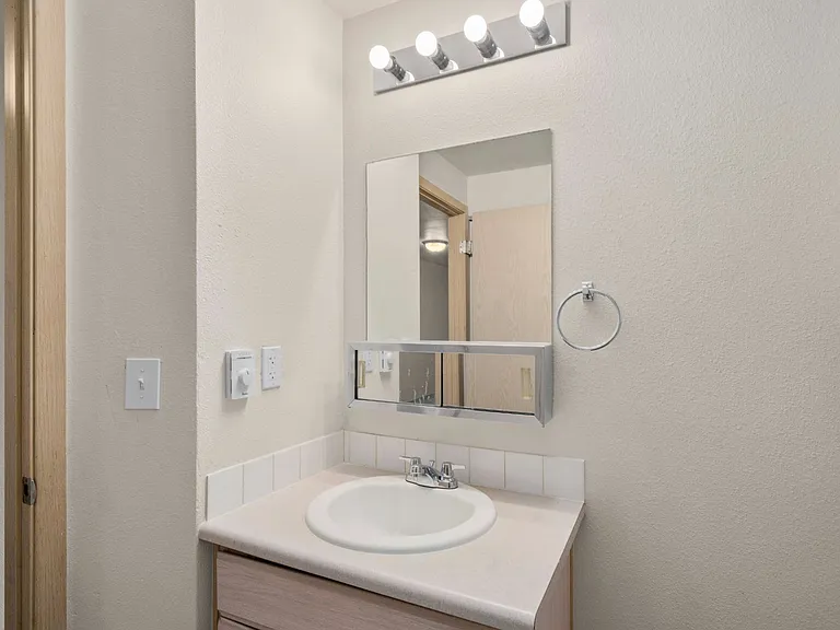The Summit Apartments — Photo 25
