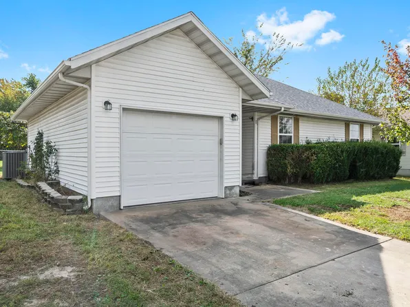 406 W Cline Street, Aurora, MO 65605