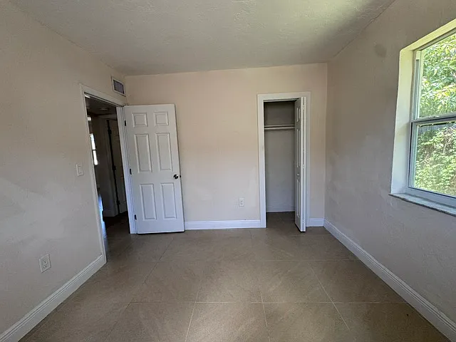 1385 NW 24th St #4 — Photo 10