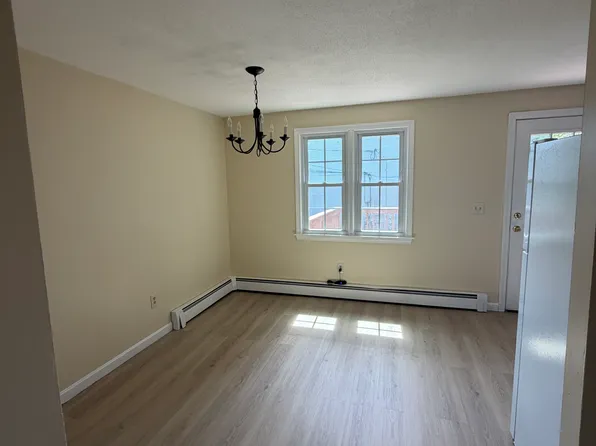 73 Glen Eagle Dr #73, Bristol, CT 06010