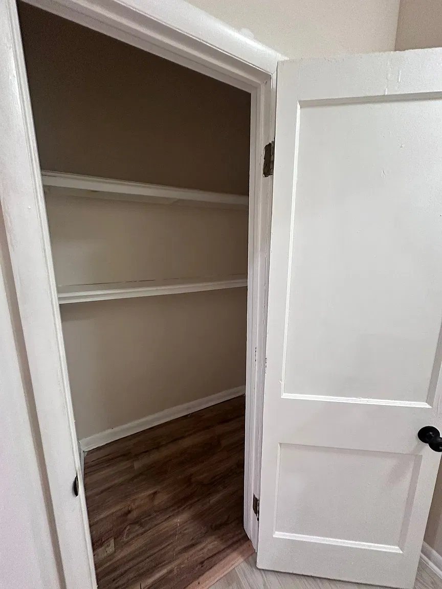 222 W Runyon St #1R — photo 6 of 8