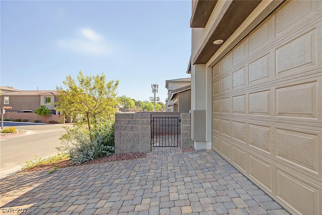 4 bed, 4.0 bath, 2404 sqft, $2,750 — Photo 4