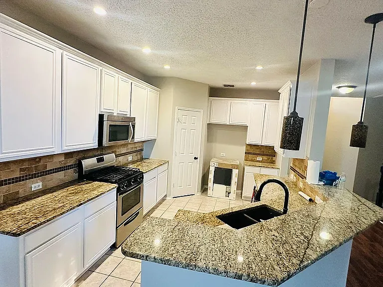 2028 Fox Glen Dr — Photo 11