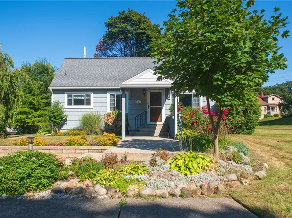 447 Shorehaven Dr, Erie, PA 16505