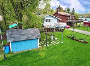 12073 Lakeside Dr, Burton, OH 44021