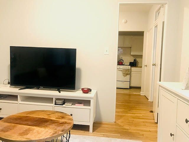 1st image of 1484 2nd Ave #4B