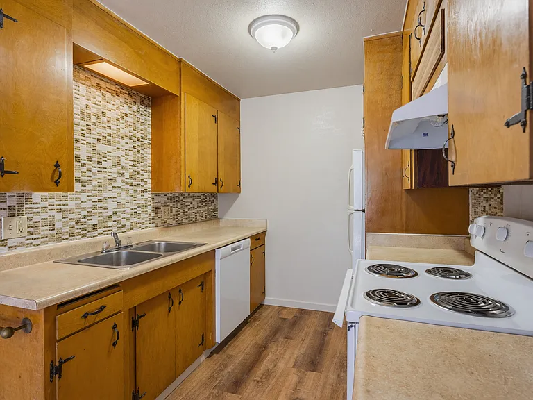 2850 S State St #3 — Photo 8