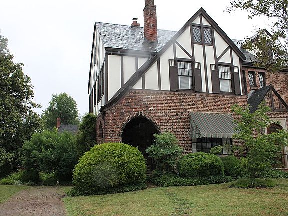 5th image of 111 Lady Astor St