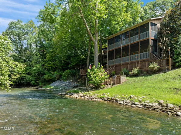 726 Plantation Dr, Pigeon Forge, TN 37863