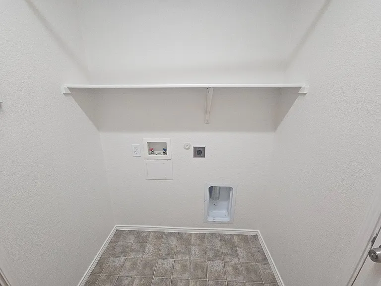 2404 Clairborne Dr — Photo 11